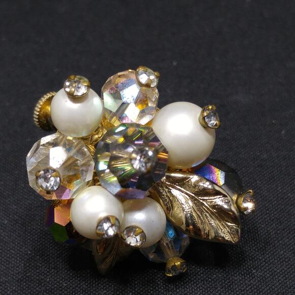 Vendome Floral Bead Crystal Clip Earrings, Faux Pearls, Vitrail Crystal, 1960s - Picture 4 of 10